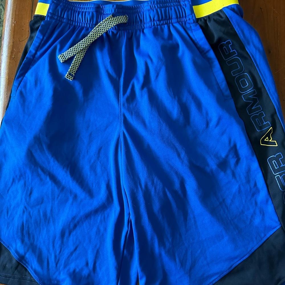 Under Armour YXL Blue Athletic Shorts